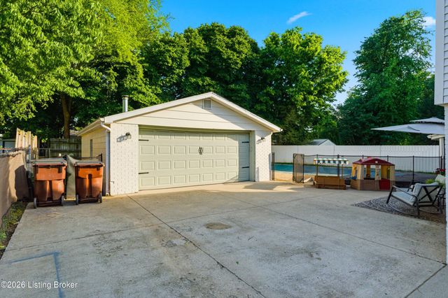 9508 Chadbourn Ct, Louisville, KY 40223