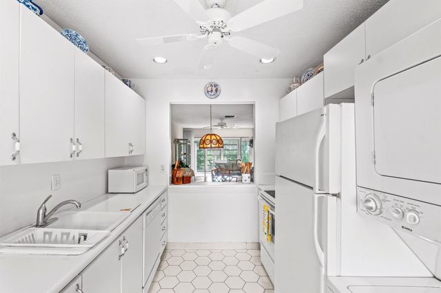 13735 Flora Place B, Delray Beach, FL 33484