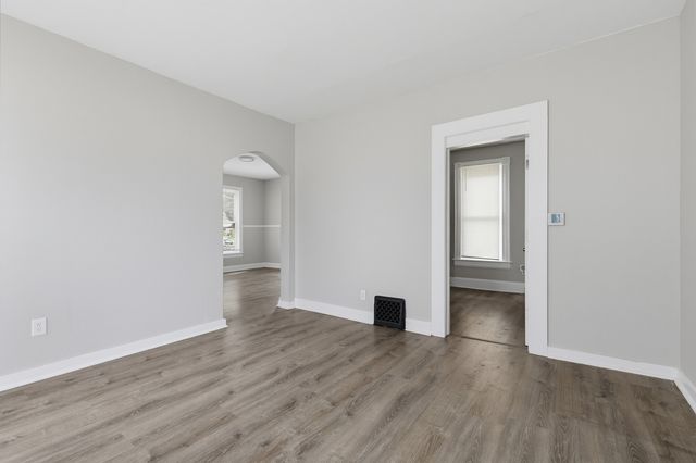 2214 W 2ND Street, Davenport, IA 52802