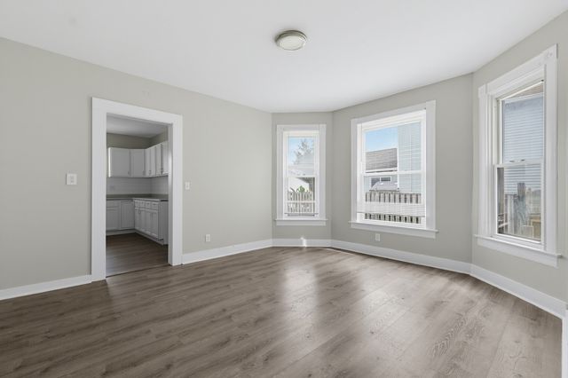 2214 W 2ND Street, Davenport, IA 52802