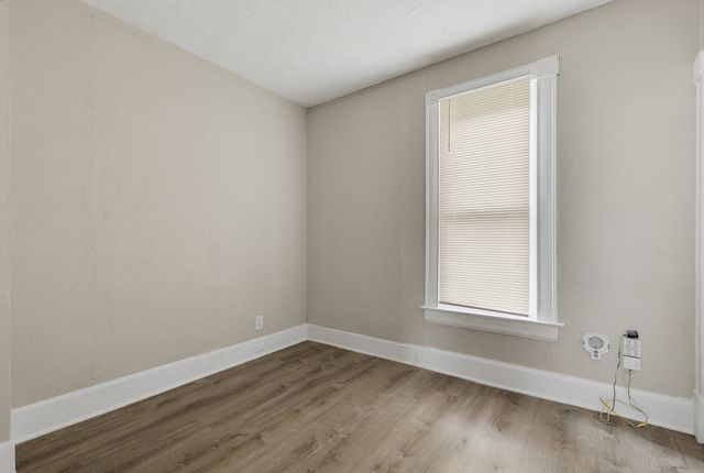 2214 W 2ND Street, Davenport, IA 52802