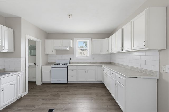 2214 W 2ND Street, Davenport, IA 52802