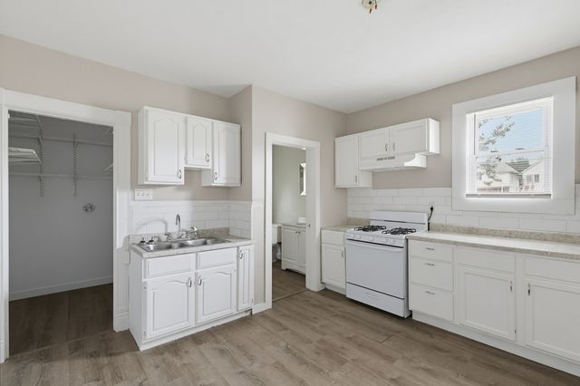 2214 W 2ND Street, Davenport, IA 52802