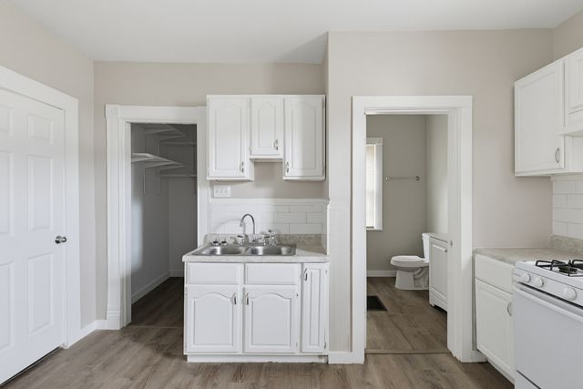 2214 W 2ND Street, Davenport, IA 52802