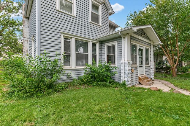 2214 W 2ND Street, Davenport, IA 52802
