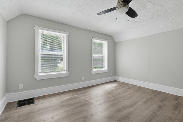 2214 W 2ND Street, Davenport, IA 52802