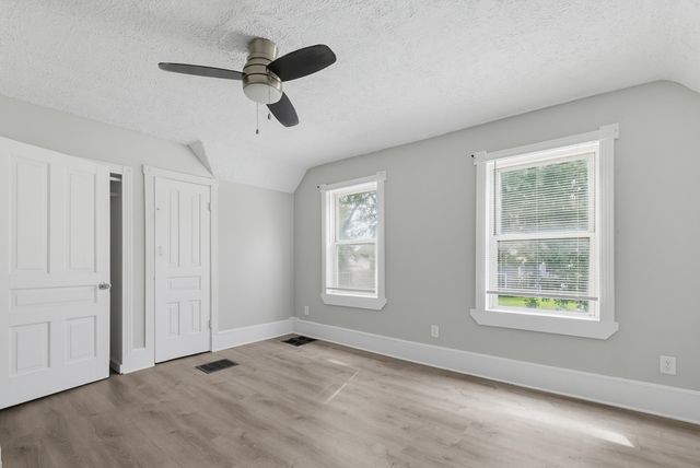 2214 W 2ND Street, Davenport, IA 52802