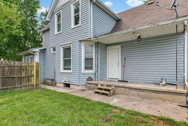 2214 W 2ND Street, Davenport, IA 52802