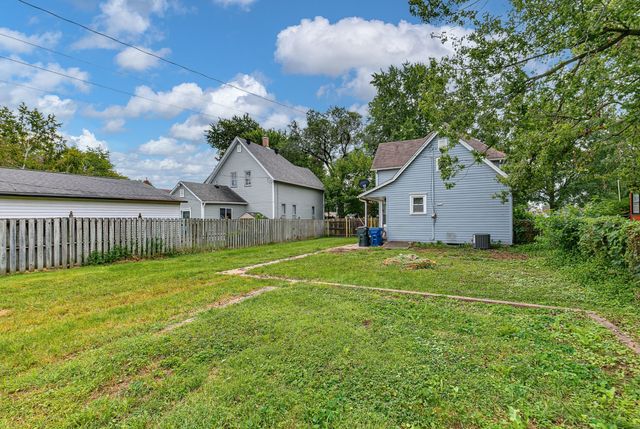 2214 W 2ND Street, Davenport, IA 52802