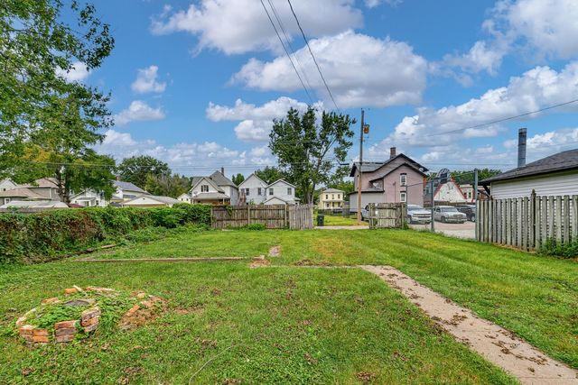 2214 W 2ND Street, Davenport, IA 52802