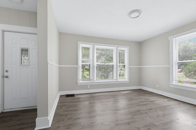 2214 W 2ND Street, Davenport, IA 52802