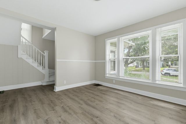 2214 W 2ND Street, Davenport, IA 52802