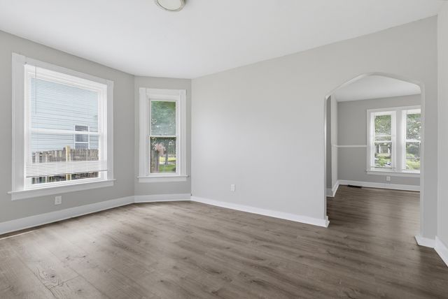 2214 W 2ND Street, Davenport, IA 52802