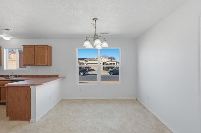 8412 Zydecko Avenue SW, Albuquerque, NM 87121