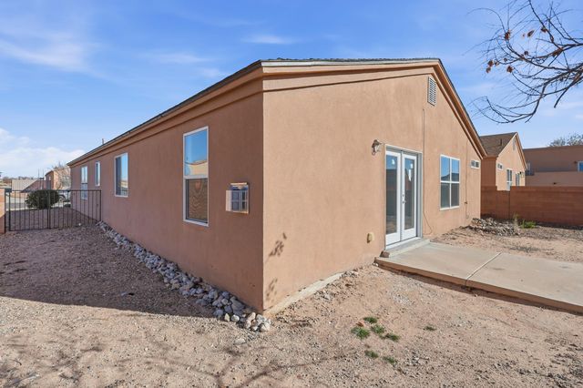 8412 Zydecko Avenue SW, Albuquerque, NM 87121
