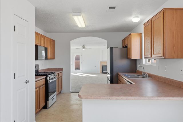 8412 Zydecko Avenue SW, Albuquerque, NM 87121