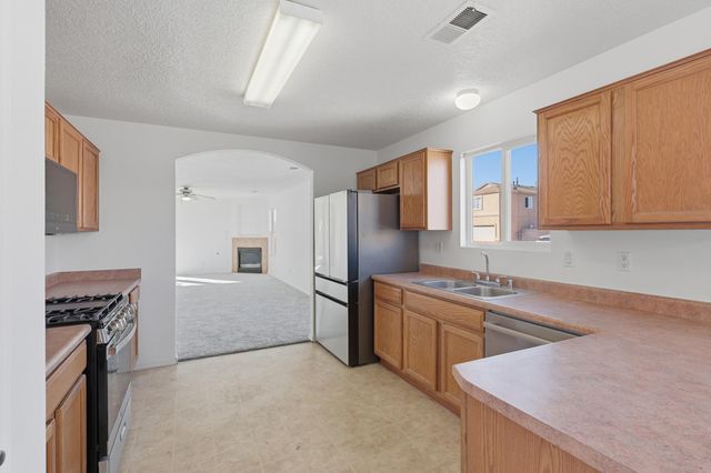 8412 Zydecko Avenue SW, Albuquerque, NM 87121