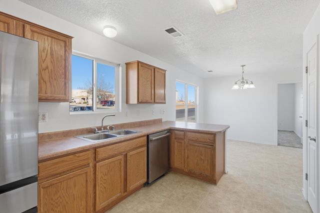 8412 Zydecko Avenue SW, Albuquerque, NM 87121