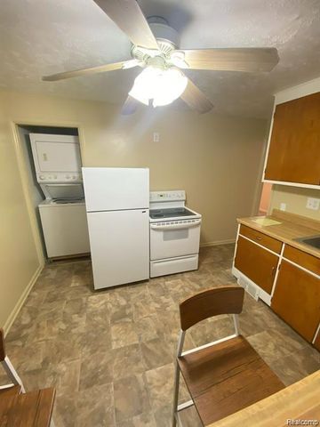 145 E Maplehurst Street, Ferndale, MI 48220