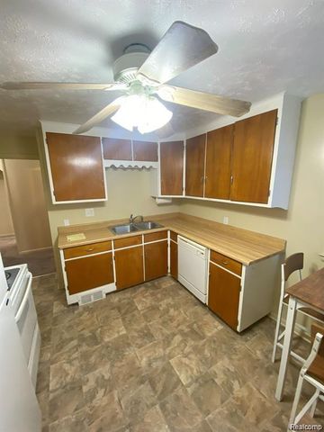 145 E Maplehurst Street, Ferndale, MI 48220