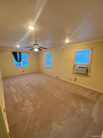 145 E Maplehurst Street, Ferndale, MI 48220