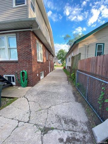 145 E Maplehurst Street, Ferndale, MI 48220