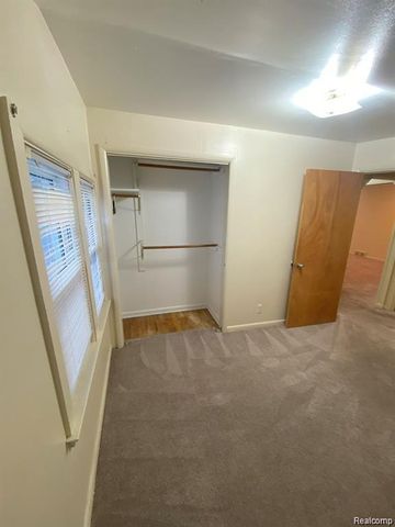 145 E Maplehurst Street, Ferndale, MI 48220