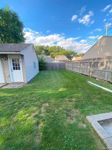 145 E Maplehurst Street, Ferndale, MI 48220