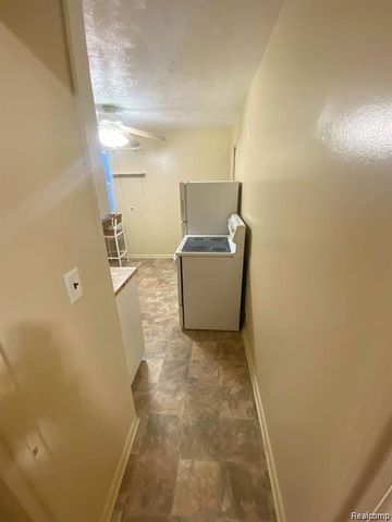 145 E Maplehurst Street, Ferndale, MI 48220