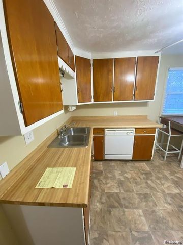 145 E Maplehurst Street, Ferndale, MI 48220