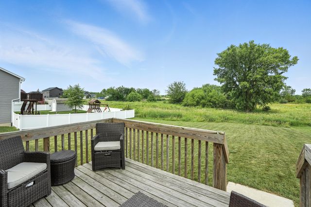 688 Village Pkwy, Lowell, IN 46356