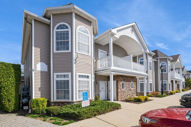 22 Jacqueline Way, North Babylon, NY 11703