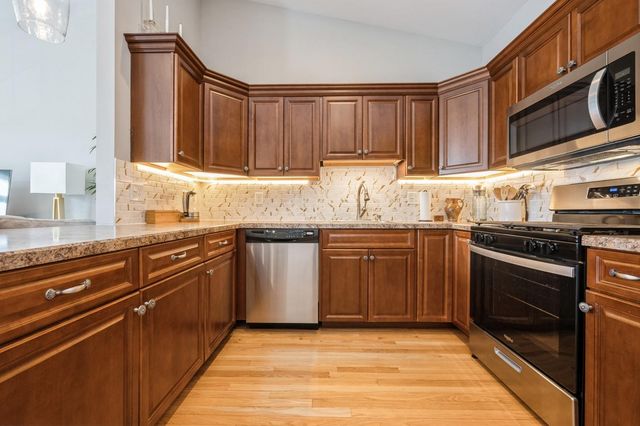 22 Jacqueline Way, North Babylon, NY 11703