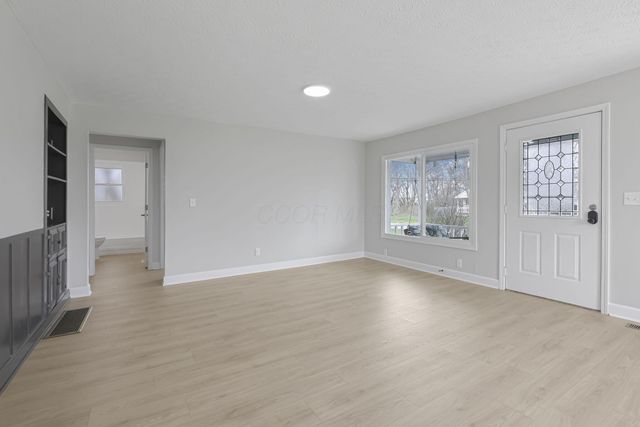 4161 Casa Boulevard, Grove City, OH 43123