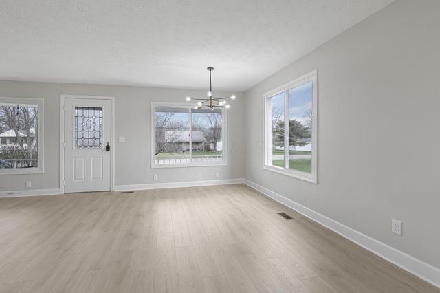 4161 Casa Boulevard, Grove City, OH 43123