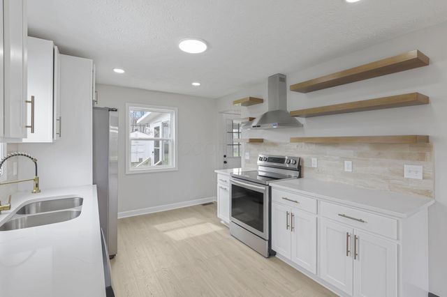 4161 Casa Boulevard, Grove City, OH 43123