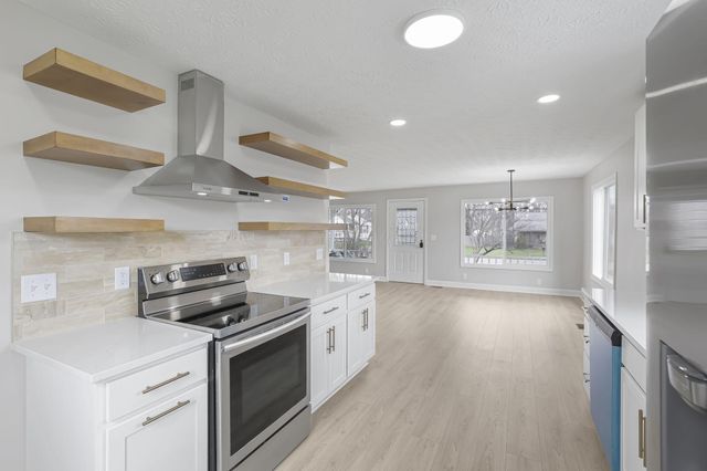 4161 Casa Boulevard, Grove City, OH 43123