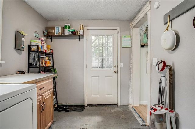 1833 S Hedges Avenue, Independence, MO 64052