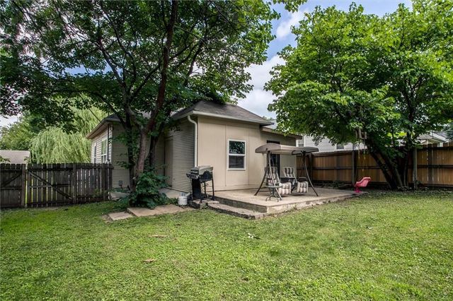 1833 S Hedges Avenue, Independence, MO 64052