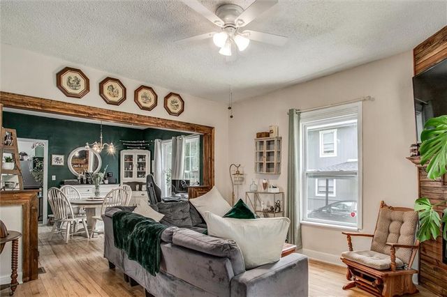 1833 S Hedges Avenue, Independence, MO 64052