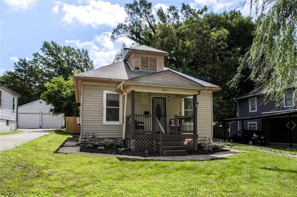 1833 S Hedges Avenue, Independence, MO 64052