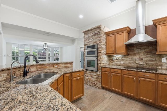 12921 N 76th Road N, West Palm Beach, FL 33412