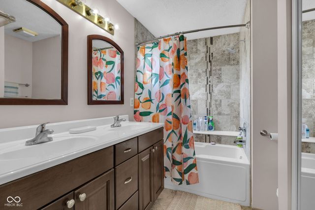 8902 Pine Tree Boulevard, Indianapolis, IN 46256