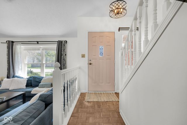 8902 Pine Tree Boulevard, Indianapolis, IN 46256