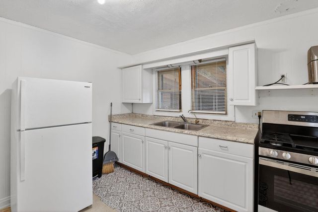 822 W Kennicott Street, Carbondale, IL 62901