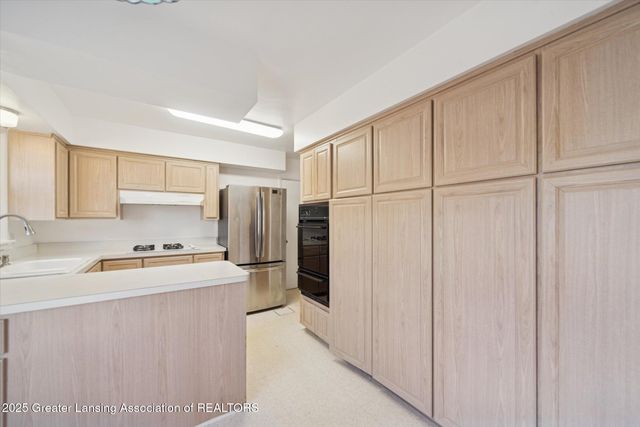 933 Bedford Road, East Lansing, MI 48823