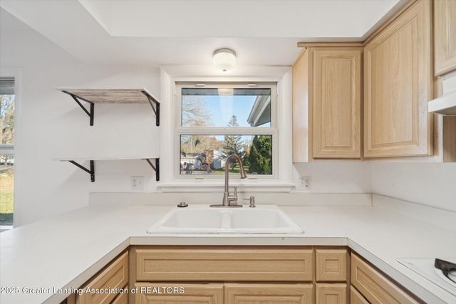 933 Bedford Road, East Lansing, MI 48823