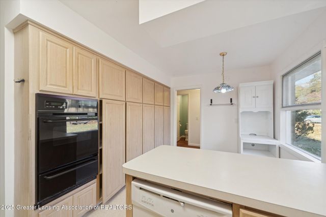 933 Bedford Road, East Lansing, MI 48823