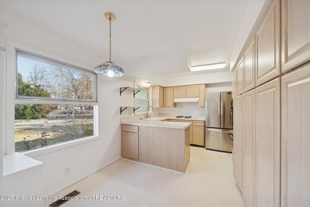 933 Bedford Road, East Lansing, MI 48823