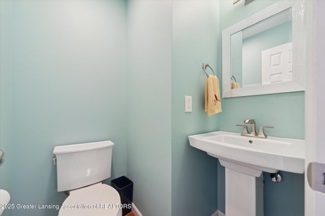 933 Bedford Road, East Lansing, MI 48823